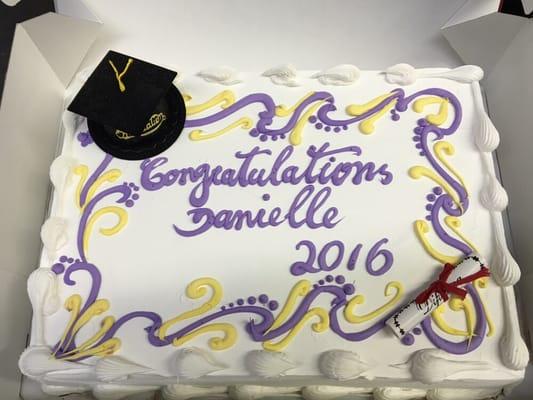 We do custom graduation cakes!