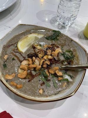 Menu says it's Haleem. Taste and looks says it's not.