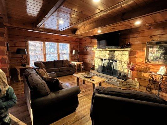 Honeybear hollow cabin living room