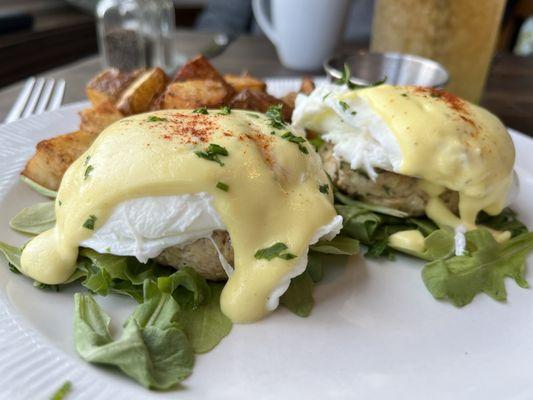 Crab cake Benedict