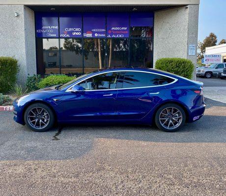 Llumar Ceramic 15 on the rears and 30 on the fronts on this Model 3! Back window is ALWAYS tinted in ONE piece!