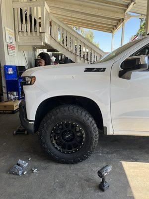 New Method Race Wheels and 35" Toyo Tires