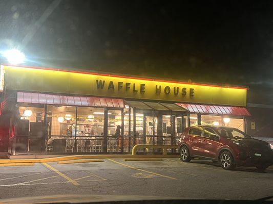 Waffle House outside and entrance