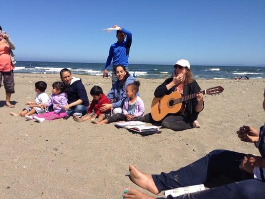 Fieldtrip to the beach to learn about the ocean animals