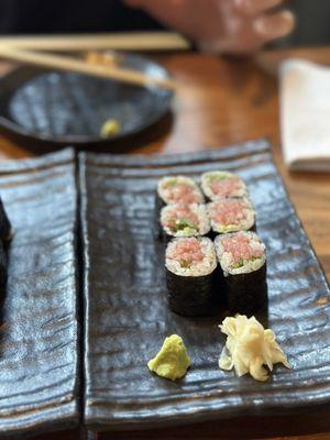 Fatty tuna and scallion roll