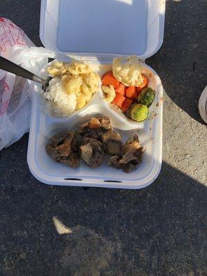 Oxtail rice/Mac/veggies