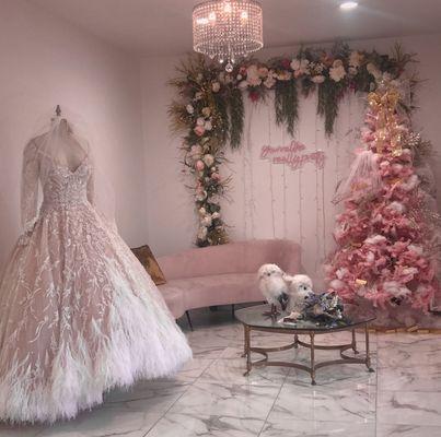 Beautiful sitting area to make pictures when you say yes to the dress !