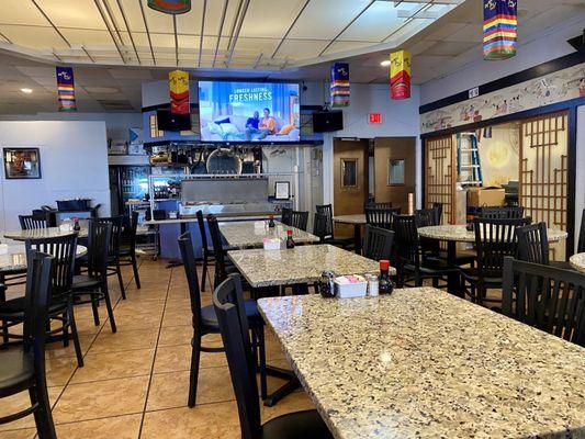 A view toward the kitchen. The sides bar is under the TV.