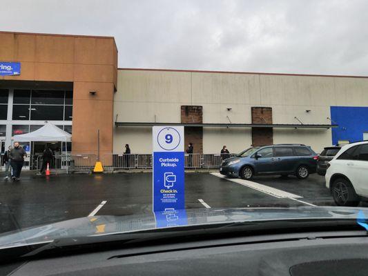 Line at Black Friday morning