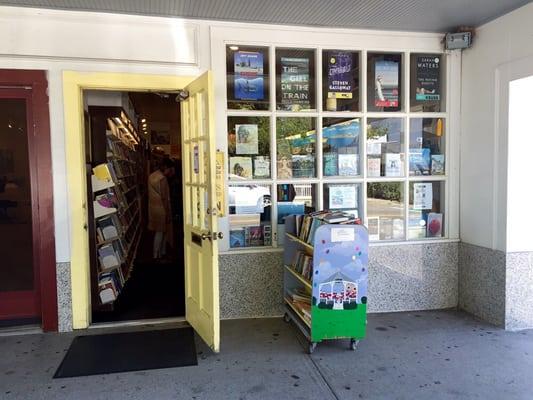 This is the front door/entrance to Yellow Umbrella Books in Chatham. Note the small rolling cart of sale/discount books.