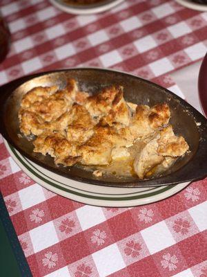 Chicken Breast Broiled in Garlic Sauce (Pechuga al ajillo)