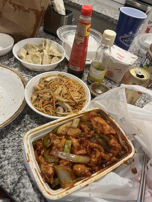 Lo mein , pork dumplings with sauce