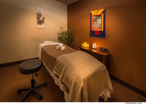 One of the service rooms for massage, or acupuncture. Pure bliss!