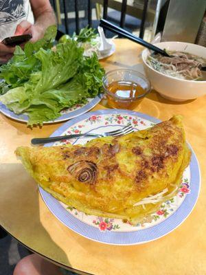 Banh xeo (Vietnamese crepe)