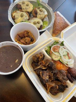 Rabo, fufu de plátano, tostones rellenos, habichuelas