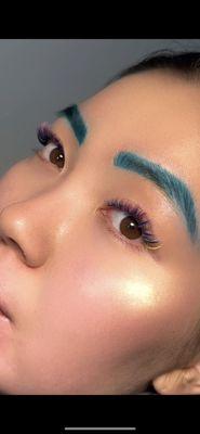 Colorful eyebrows tint
Colorful eyelash extensions wet eyelashes