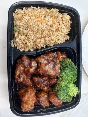 L14. General Tso's Chicken Lunch Special