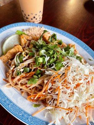 Pad Thai with tofu and Thai iced tea with boba