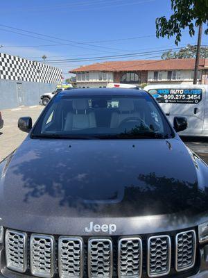 Windshield Replacement on Jeep Grand Cherokee