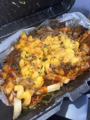 Big Texas - pulled pork, Mac and Cheese, cheddar cheese, and bbq served over fries topped with parsley