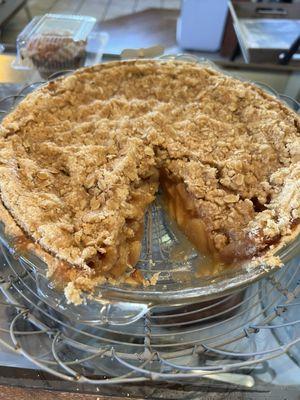 Caramel Apple Crumble pie