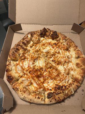 Buffalo chicken pizza w onions