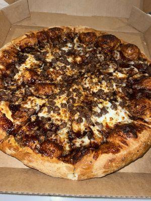 Hand tossed pizza with beef and extra honey bbq sauce. 10/10