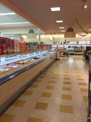 Ashland Market Basket -- King's Crossing : 49 Pond Street / Route 126, Ashland       Interior