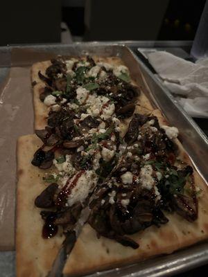 Goat cheese & mushroom flatbread