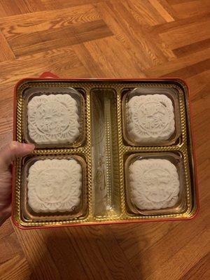 Snow skin moon cake