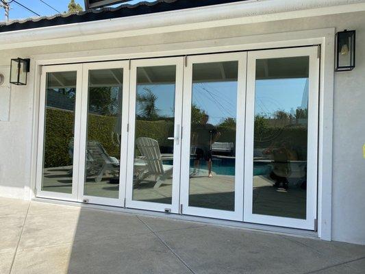 Windor Series 3750
  5 Panel Bi Folding door.