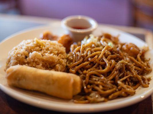 Lunch Combo: Shrimp Chow Mein w/ Fried Rice & Eggroll.