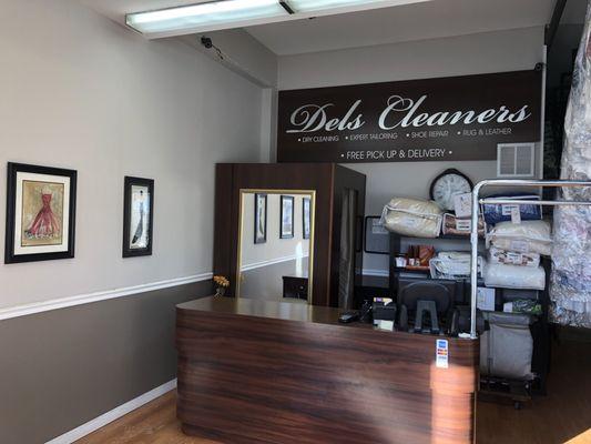 Dels Dry Cleaners