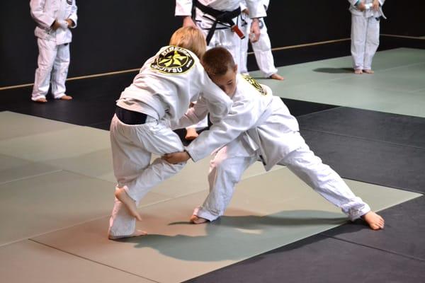 Going for the knee tap takedown.