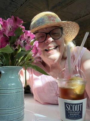 Sweet tea bar on Bay Street Beaufort, SC. I enjoy their sweet tea floats.  Mango is my  favorite!