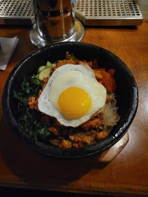 Bibimbap with spicy pork