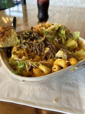 Brisket, Mac and cheese, lettuce, pico and cornbread