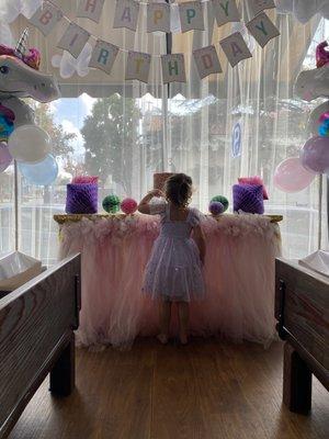 The cake table set-up was beautifully done by Peekaboo staff