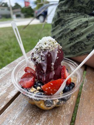 Açaí, Flamenco bowl with mango's instead of bananas