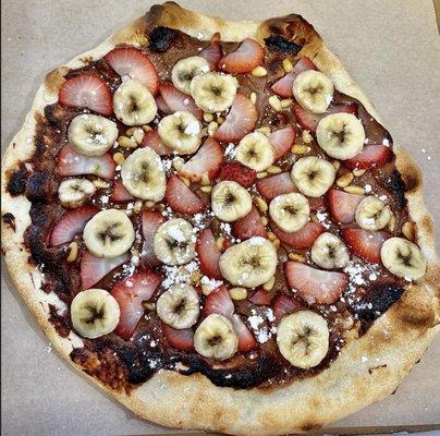 Straw'Nana Nutella Dessert Pizza