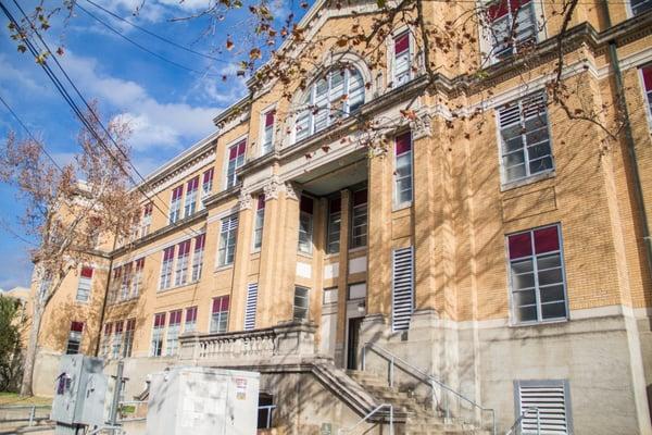 ACC Rio Grande Campus West Avenue facade.