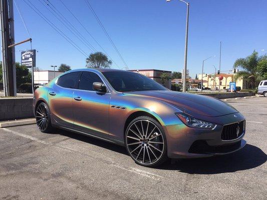 Maserati Ghibli wrapped in 3M gloss flip psycholdelic