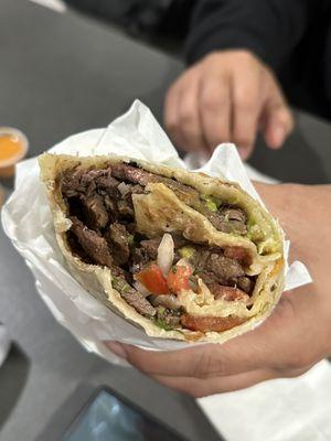 Carne Asada Burrito/ Instagram @JUDEETHEFOODEE