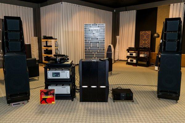 We are proud to feature the Naim Statement series Amplifiers, Preamplifiers and NDS Servers to pair with our  Wilson Audio XLF SALE !