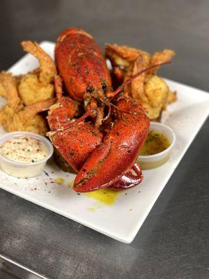 Lobster shrimp and fish ( seafood plater )