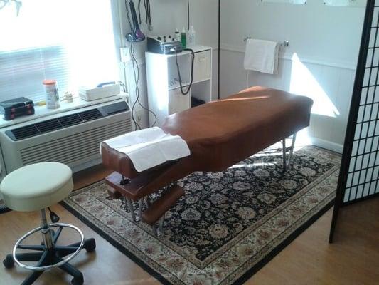 Chiropractic treatment and therapy room