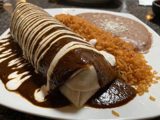 Classic chicken burrito w/mole (wet)