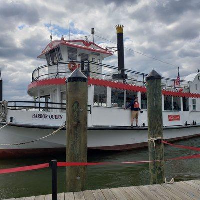 Harbor Queen pulling up to pick us up