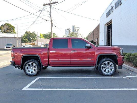 Leveling kit and 33inch tires on an 18 Sierra done perfectly by Fahey tire.