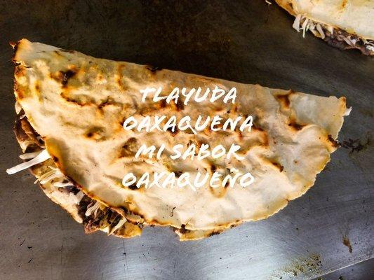 TLAYUDA:  aciento de puerco frijoles queso repollo aguacate  y carne asada de res